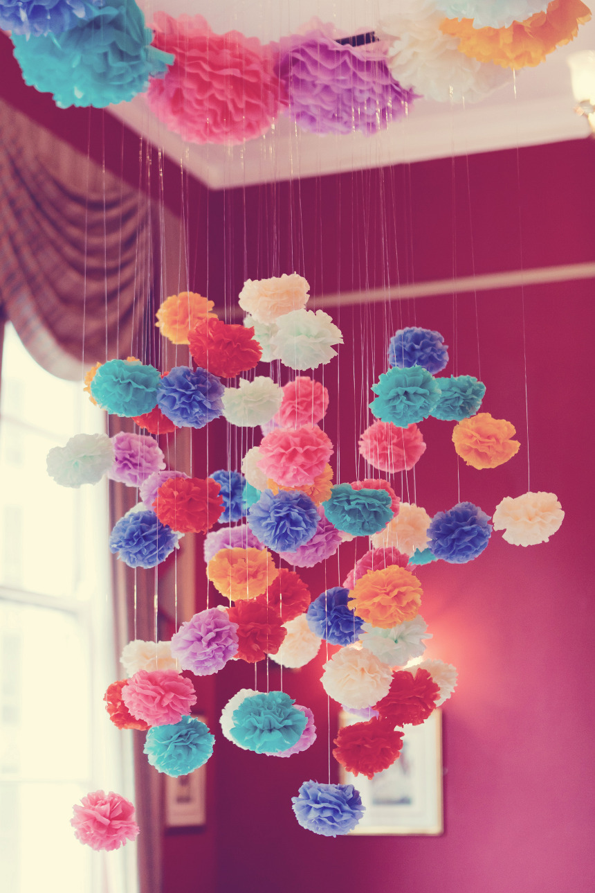 The Pom Pom Factory, Pom Poms, Pompoms, Pompoms inspiration, pompoms pasteller, pompoms fest, fest med pompoms, dukning pompoms, Volang, Volang pompoms, Volang DIY, pompoms DIY, var köper man pompoms, köpa silkespapper pompoms,
