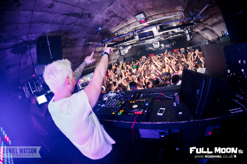 IMAGE: http://payload47.cargocollective.com/1/3/110609/3243379/19-04-2012-1_960.jpg